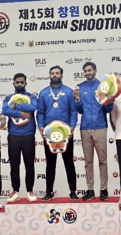 mens-skeet-team-strikes-gold